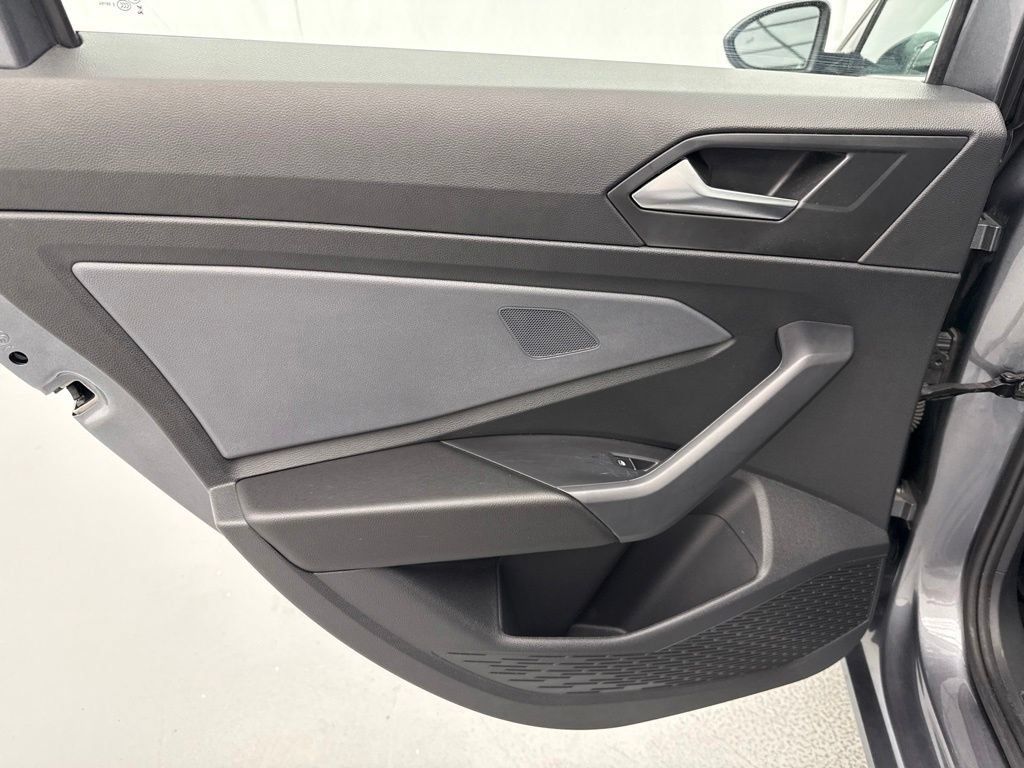 Used 2025 Volkswagen Jetta SE FWD image 15