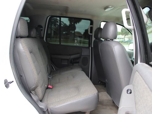 Used 2004 Ford Explorer XLS image 18