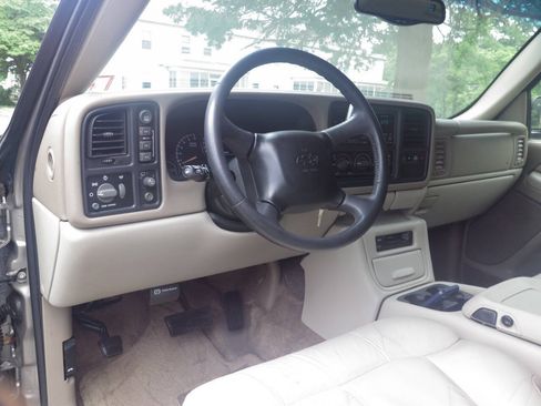 Used 2002 Chevrolet Suburban LT AWD/4WD image 7