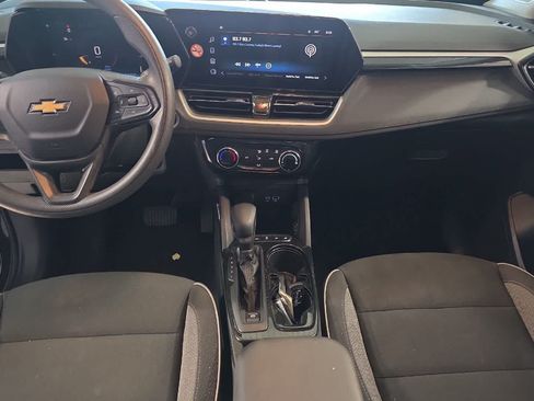 Used 2025 Chevrolet TrailBlazer LT FWD image 4