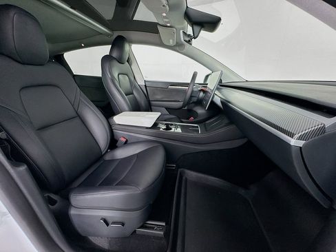 Used 2023 Tesla Model Y Long Range image 35