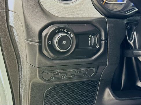 Used 2024 Jeep Wrangler Unlimited Sahara AWD/4WD image 10