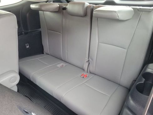 Used 2024 Toyota Highlander Platinum FWD image 15