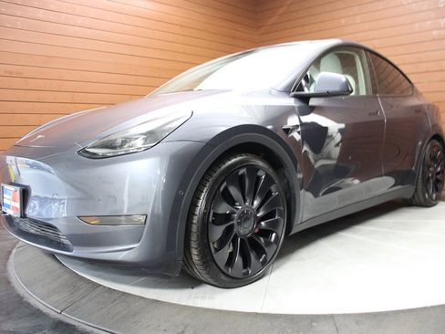 Used 2022 Tesla Model Y Performance image 8