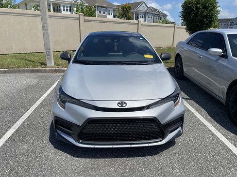 Used 2021 Toyota Corolla SE FWD image 2