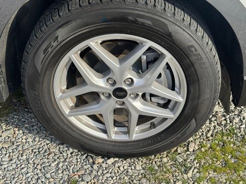 Used 2023 Ford Edge SEL image 13