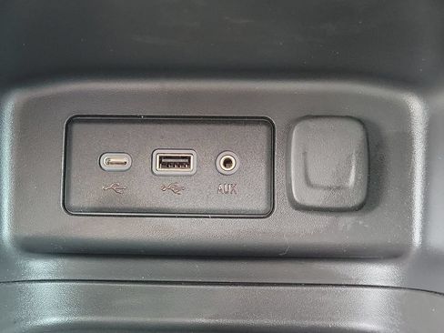 Used 2023 Chevrolet Equinox LT AWD/4WD image 29