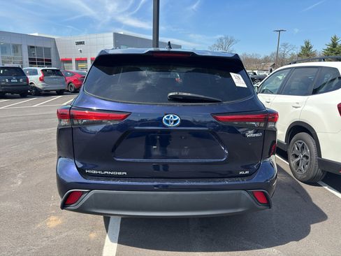 Used 2023 Toyota Highlander XLE image 4