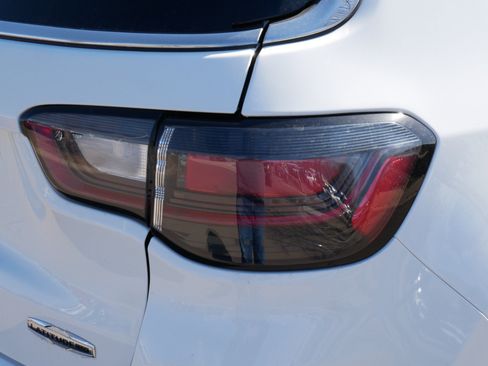 Used 2022 Jeep Compass Latitude w/ Sun and Sound Group image 17