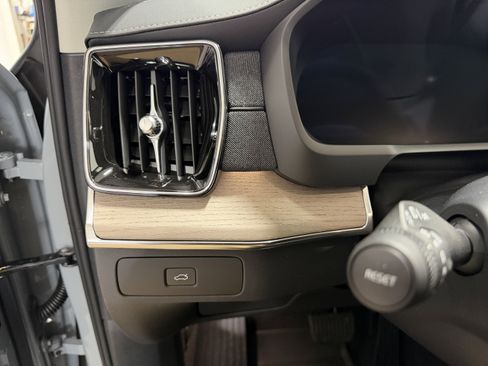 New 2026 Volvo XC90 B6 Plus w/ Protection Package Premier AWD/4WD image 14