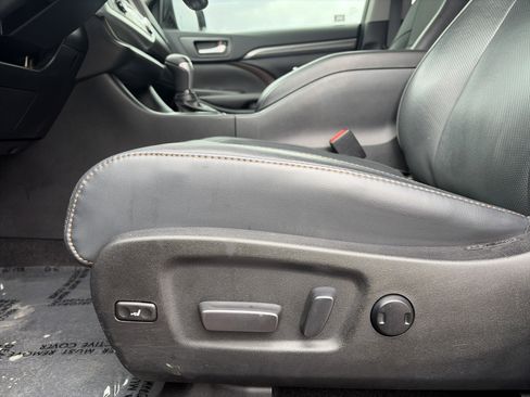 Used 2019 Toyota Highlander Limited AWD/4WD image 15