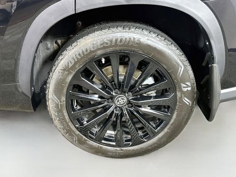 Used 2023 Toyota Highlander Limited AWD/4WD image 31