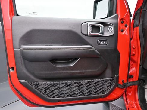 Used 2025 Jeep Wrangler Unlimited Sahara AWD/4WD image 10