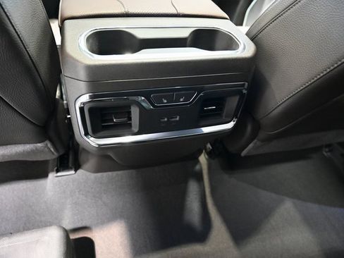 Used 2024 GMC Sierra 3500 Denali image 29