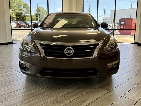 Used 2013 Nissan Altima 2.5 SV w/ 2.5SV Convenience Pkg FWD image 2