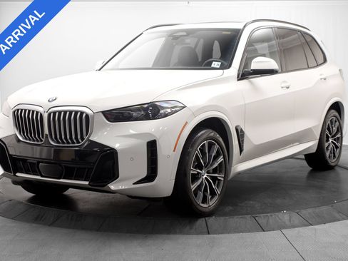 Used 2024 BMW X5 xDrive40i w/ M Sport Package AWD/4WD image 3
