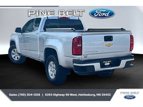 Used 2018 Chevrolet Colorado W/T w/ WT Convenience Package RWD image 2