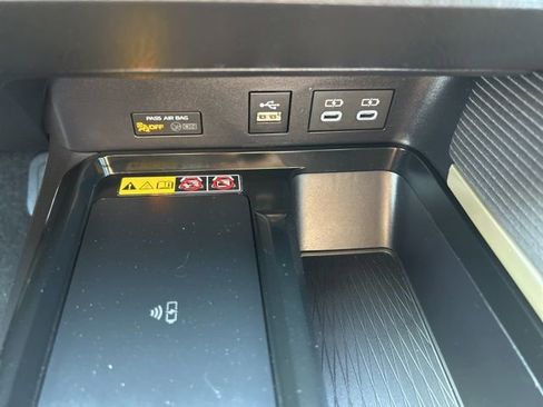 Used 2025 Toyota Camry SE image 15