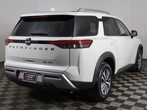 Used 2023 Nissan Pathfinder SL w/ Cargo Package image 11