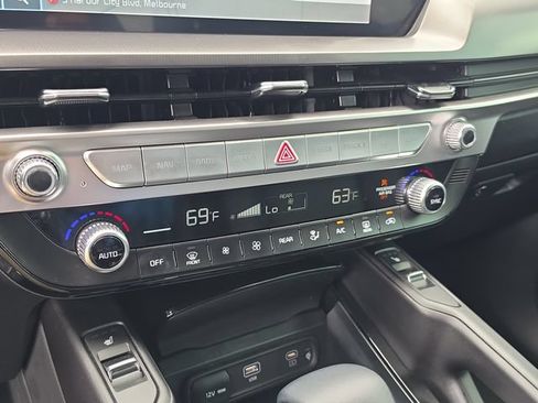 Used 2024 Kia Telluride S FWD image 26