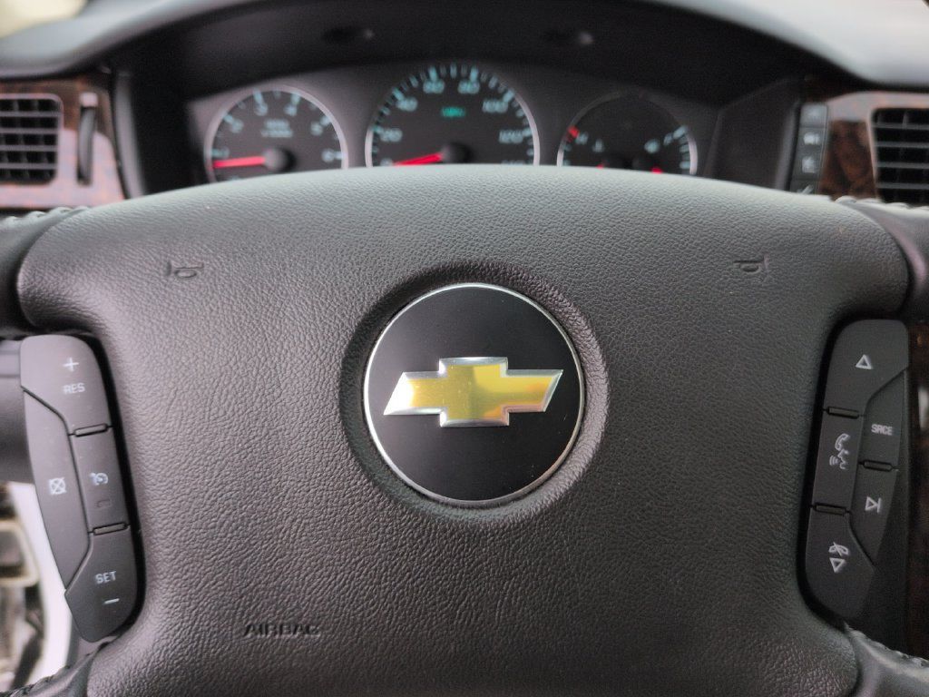 Used 2012 Chevrolet Impala LTZ FWD image 20