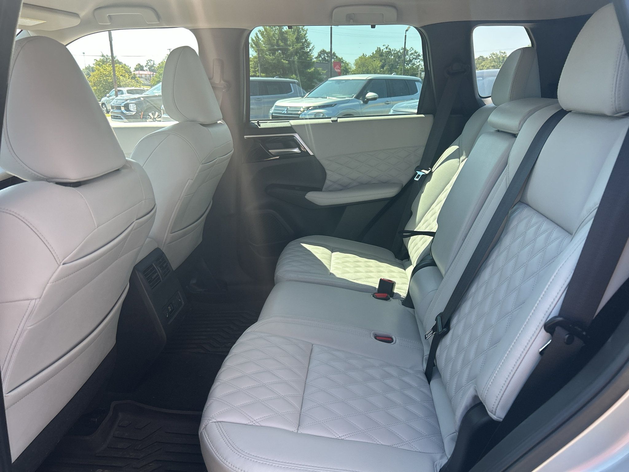 Used 2023 Mitsubishi Outlander SEL AWD/4WD image 11