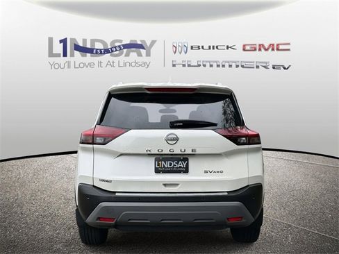 Used 2022 Nissan Rogue SV w/ SV Premium Package image 3