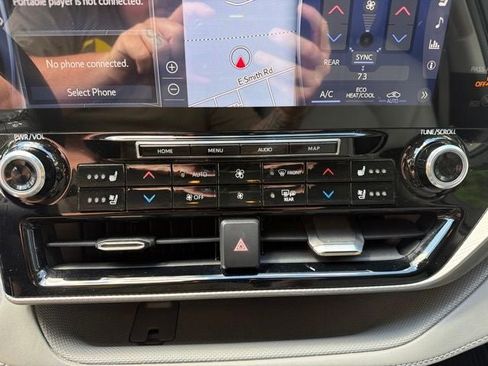 Used 2020 Toyota Highlander Platinum AWD/4WD image 13