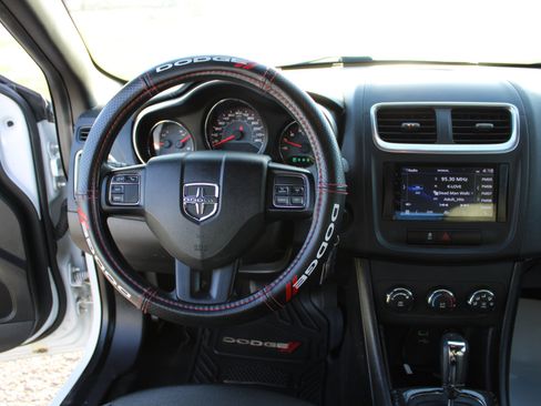 Used 2013 Dodge Avenger SE image 9