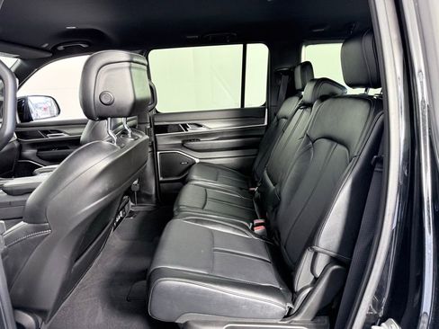 Used 2024 Jeep Wagoneer L Series II image 22