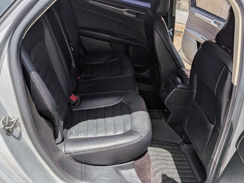 Used 2017 Ford Fusion SE FWD image 13