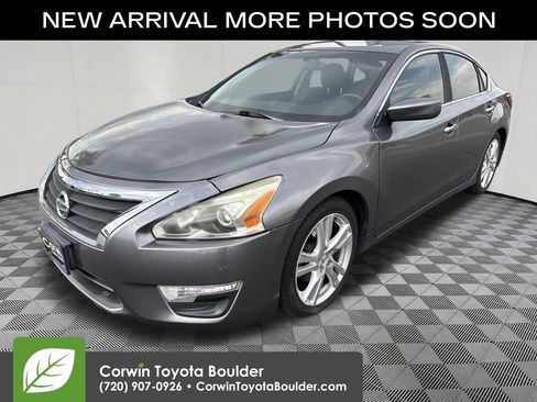 Used 2016 Nissan Altima 2.5 SR FWD image 3