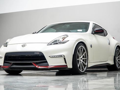 Used 2017 Nissan 370Z NISMO RWD image 8