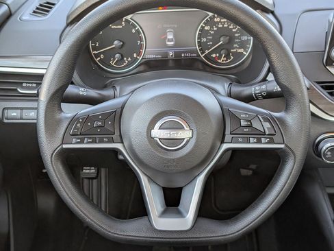 Used 2025 Nissan Altima 2.5 SV FWD image 11