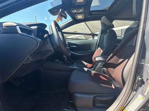 Used 2025 Toyota Corolla SE image 10