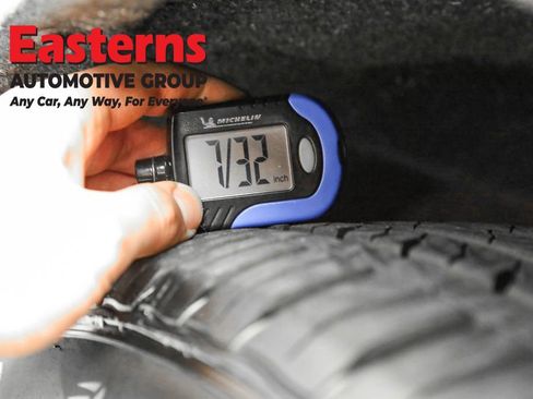 Used 2023 Chrysler Pacifica Touring-L image 26