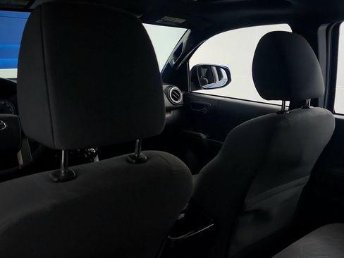 Used 2017 Toyota Tacoma TRD Sport AWD/4WD image 25