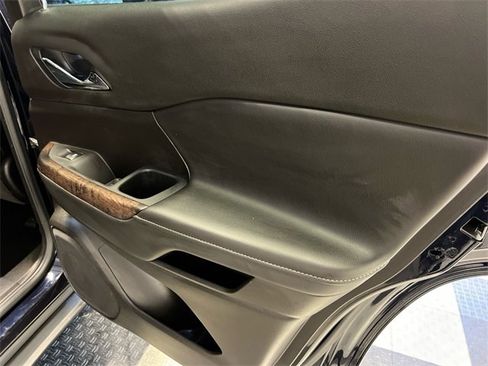 Used 2021 GMC Acadia Denali w/ Denali Technology Package image 14