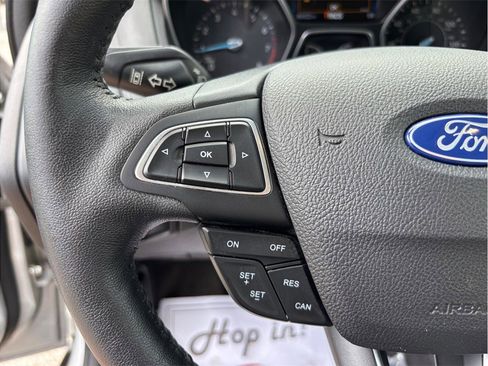 Used 2018 Ford Focus Titanium w/ Titanium Technology Package FWD image 27