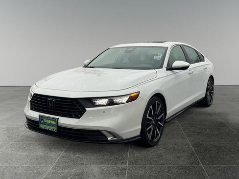 Used 2023 Honda Accord Touring image 3