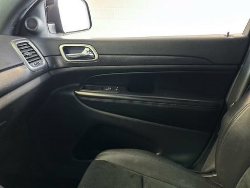 Used 2018 Jeep Grand Cherokee Altitude AWD/4WD image 38