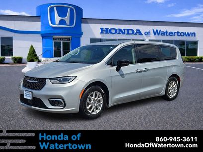 Used 2024 Chrysler Pacifica Touring-L