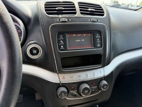 Used 2018 Dodge Journey SE image 17