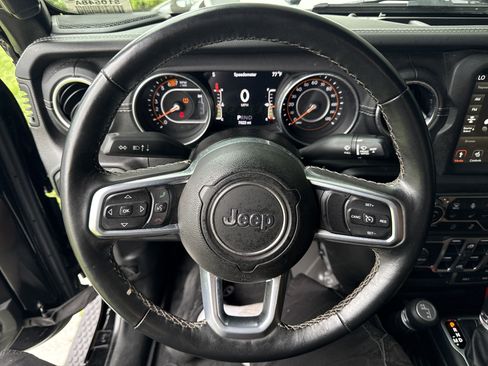 Used 2020 Jeep Wrangler Unlimited Sahara image 17