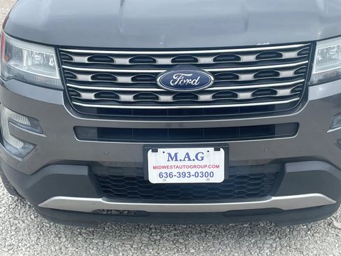 Used 2016 Ford Explorer XLT w/ Equipment Group 202A FWD image 9