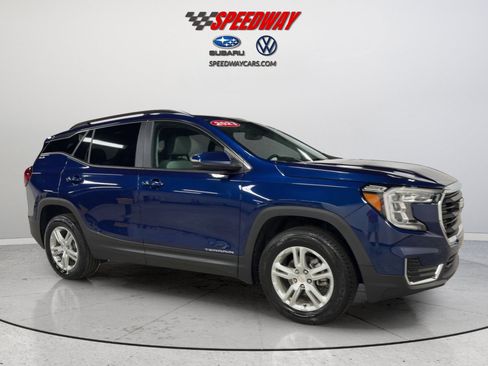 Used 2023 GMC Terrain SLE w/ Driver Convenience Package AWD/4WD image 3