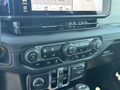 Certified 2025 Jeep Wrangler Unlimited Sahara w/ Safety Group AWD/4WD image 26