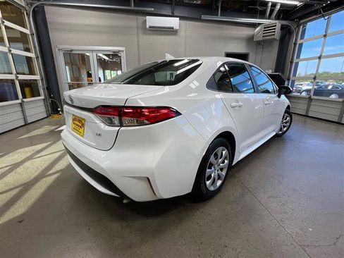 Used 2022 Toyota Corolla LE FWD image 5