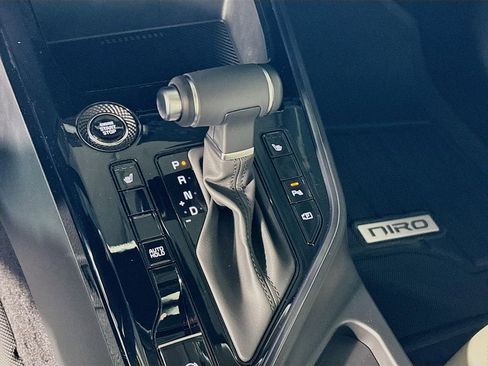 New 2025 Kia Niro EX Touring image 18