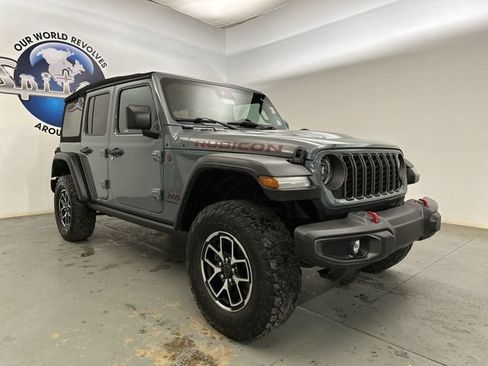 Used 2024 Jeep Wrangler Unlimited Rubicon AWD/4WD image 12
